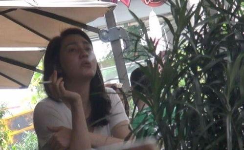 洪欣最近生活照,生活照展现幸福时光